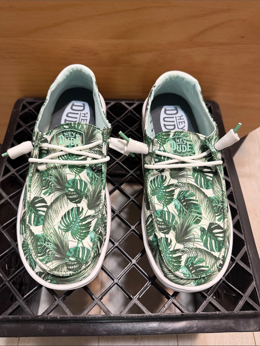 Hey Dude H2O Women’s Leaf-Print Green & White Size 8